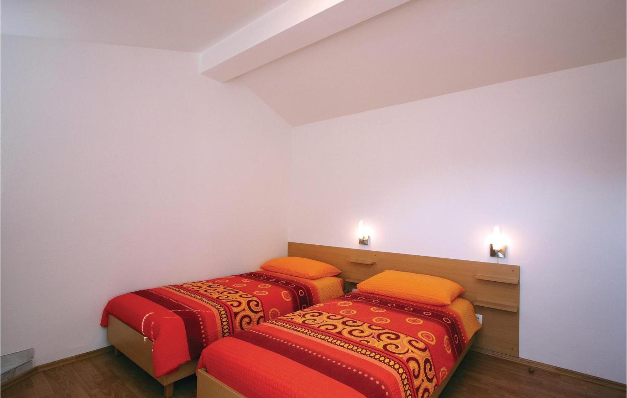 2 Bedroom Awesome Apartment In Plomin Luaran gambar